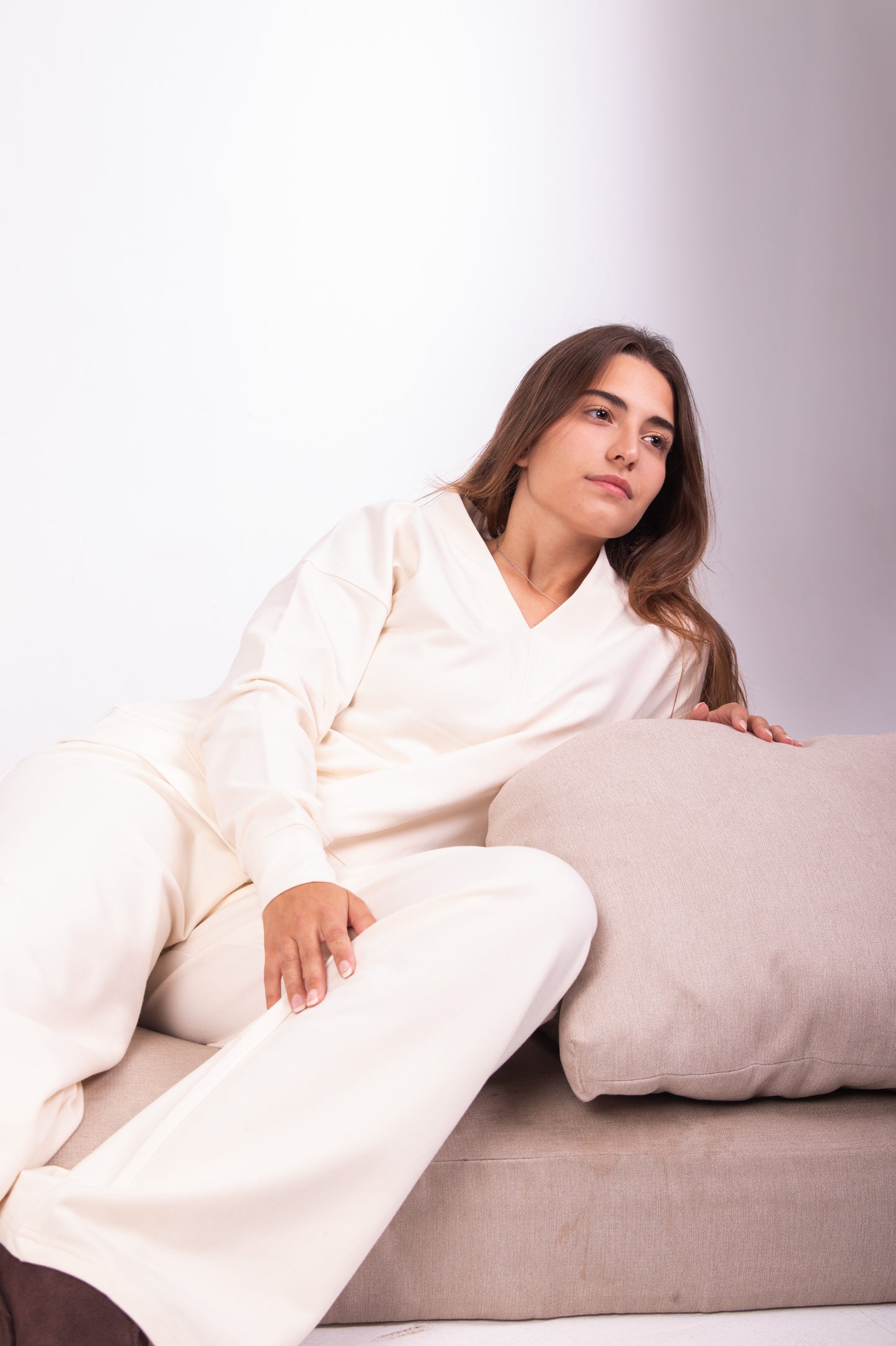 V-neck set- off white